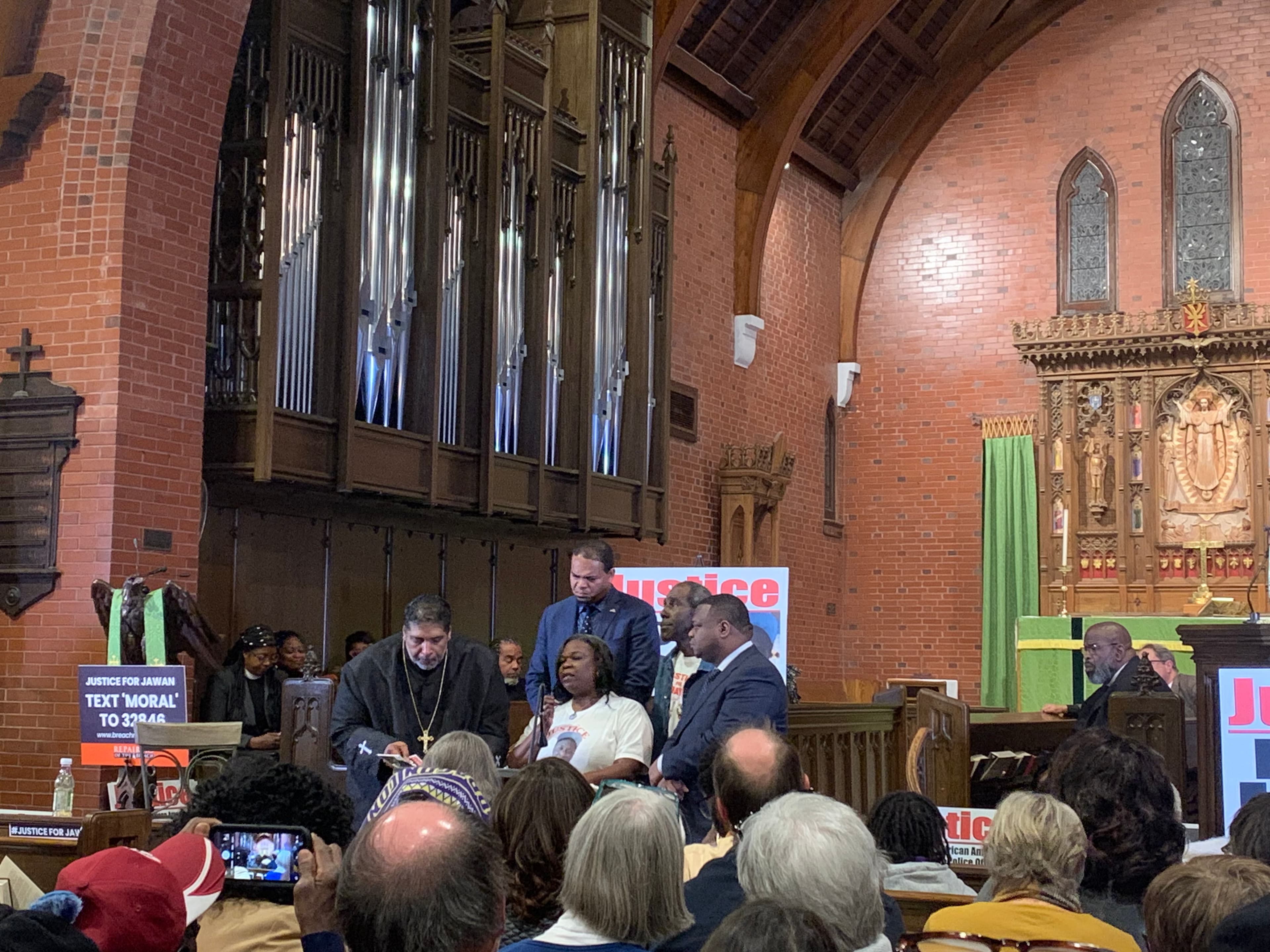 An emergency community meeting was held in Mobile to demand justice for Jawan Dallas and discuss how the community can use their power to affect change.