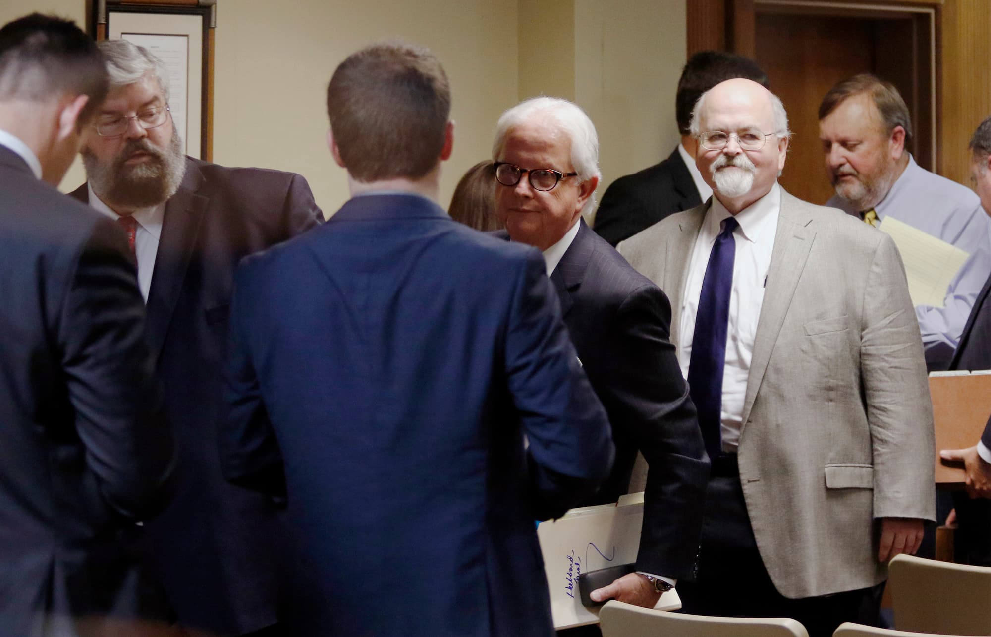 Jim Sumner waits to talk to attorney generals office after start of closing arguments during Alabama Speaker Mike Hubbard Trial on Thursday, June 9, 2016 in Opelika, Ala. (VIA TODD VAN EMST/POOL PHOTO)
