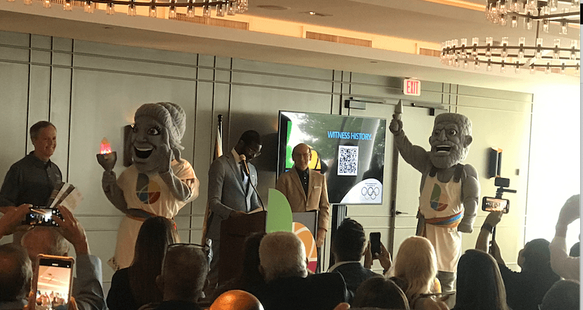 Birmingham Mayor Randall Woodfin introducing World Games 2022 mascots, Vulcan and Vesta.