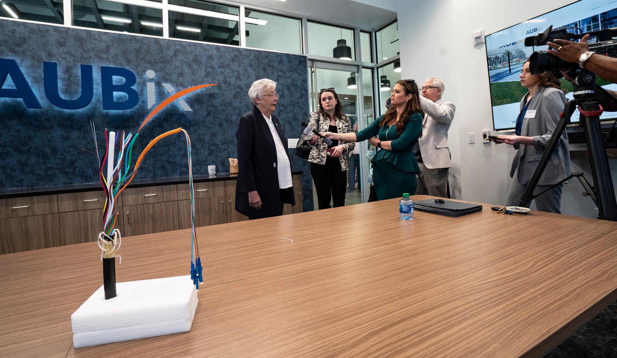 Photos, people, or groups Upload Log In Sign Up Governor Kay IveyFollow AUBix Grand Opening Governor Kay Ivey gave remarks and participated in a ribbon cutting for AUBix Grand Opening Monday March 28, 2022 Montgomery, Ala.