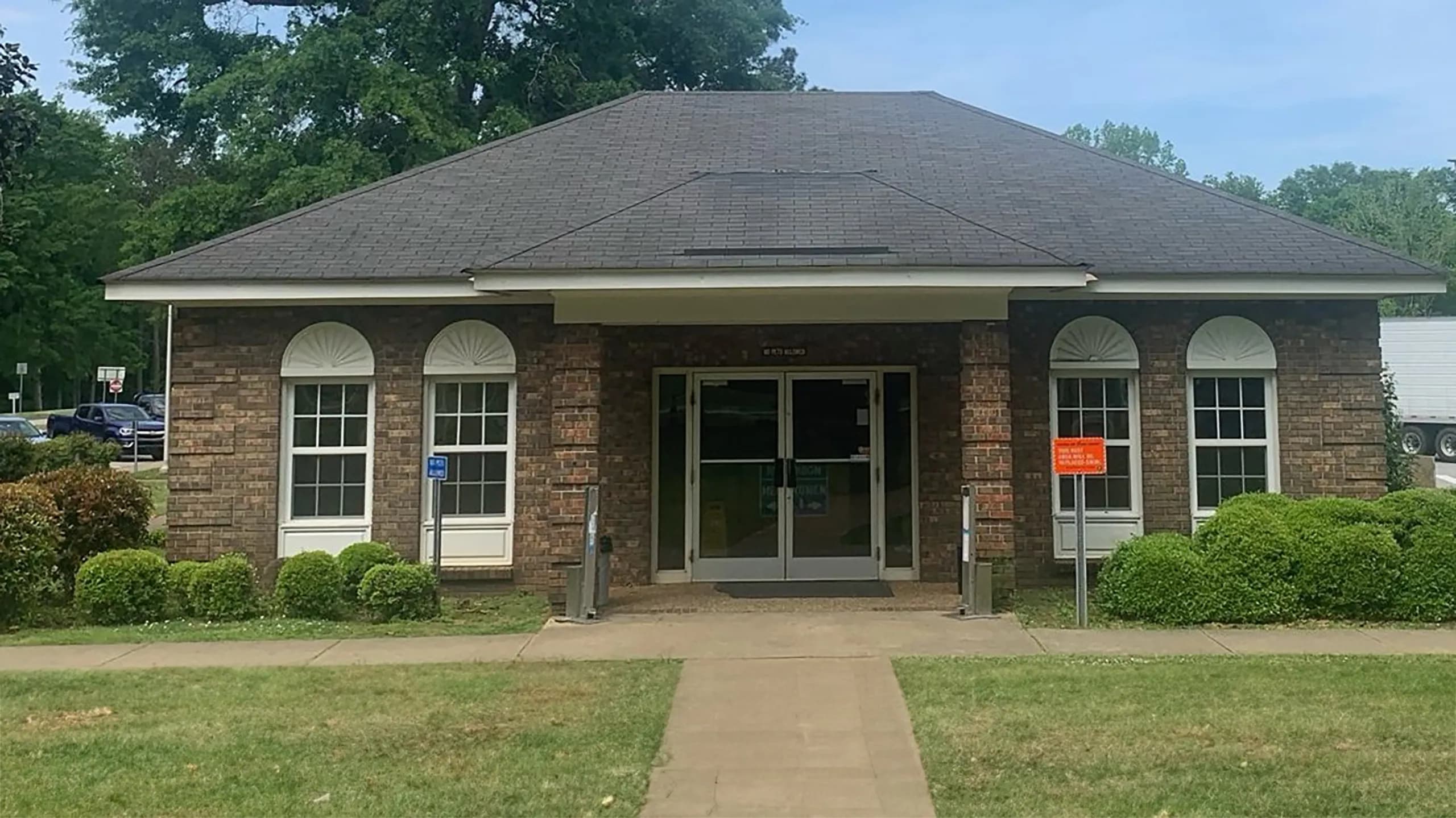 The Greenville I-65 South rest area before demolition.