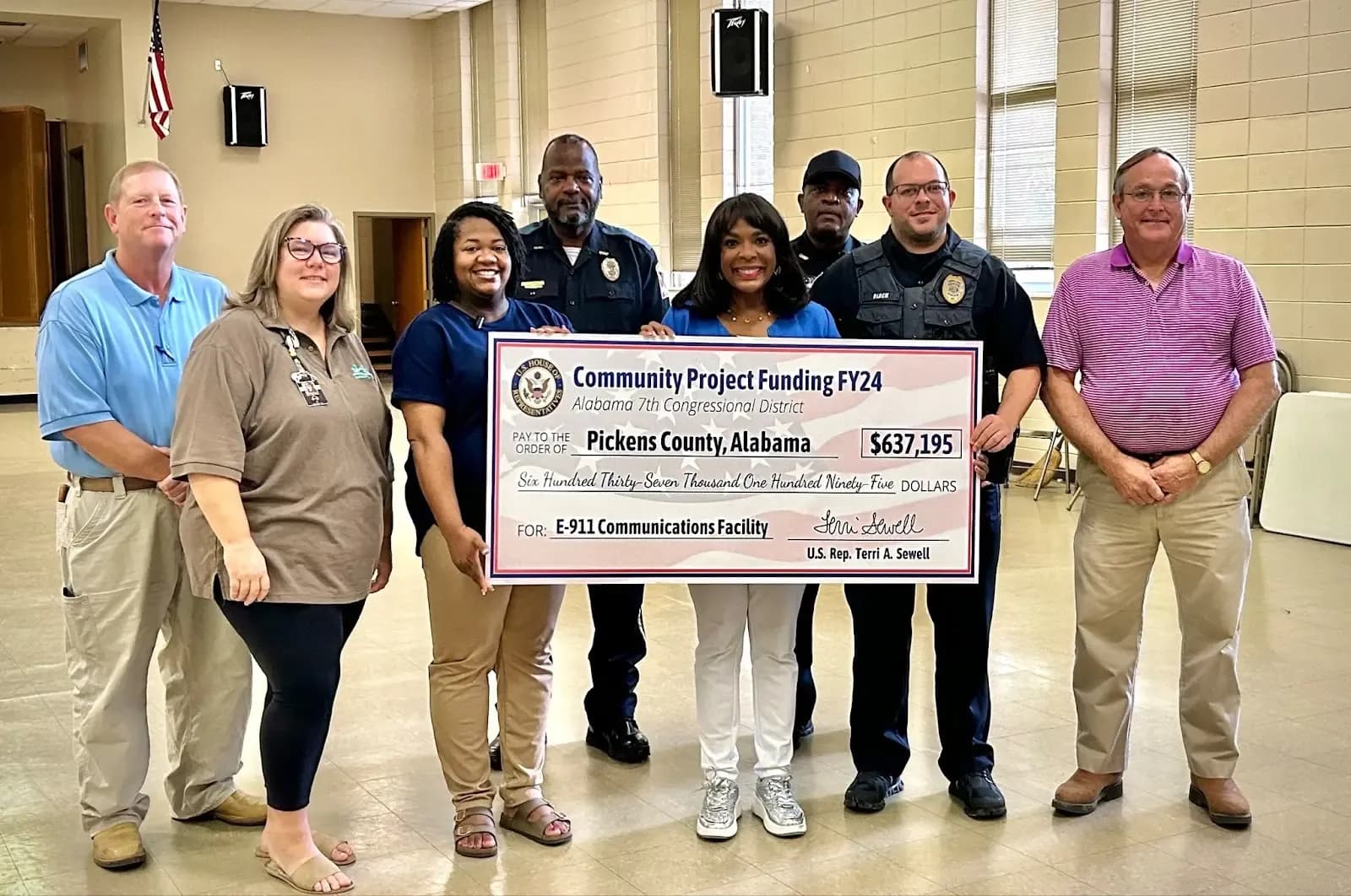 Rep. Terri Sewell announces funding for a new 911 facility in Pickens County.