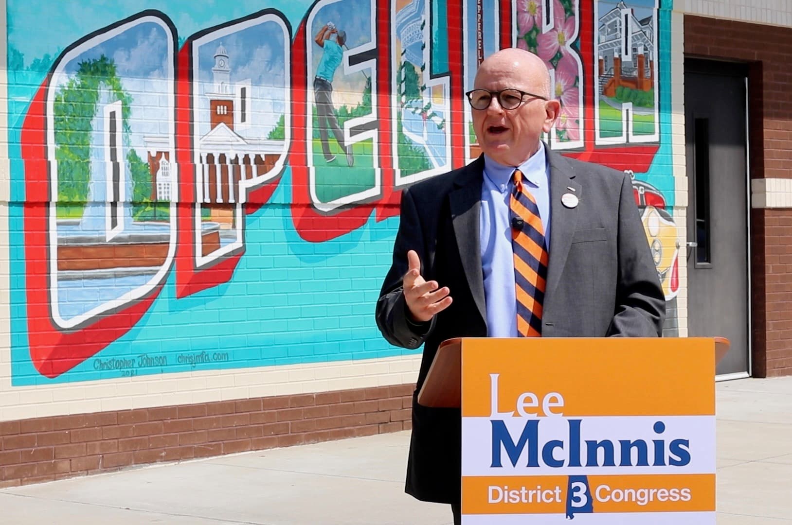 Congressional candidate Lee McInnis speaking in Opelika.