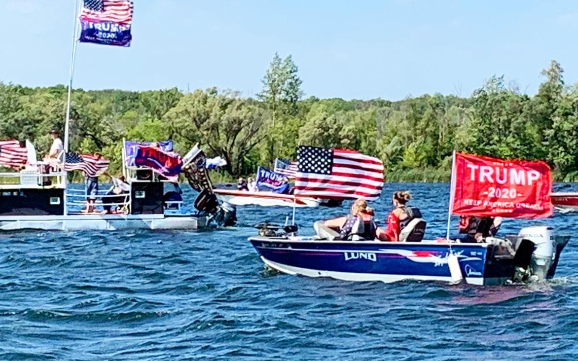 TrumpBoatParade1366