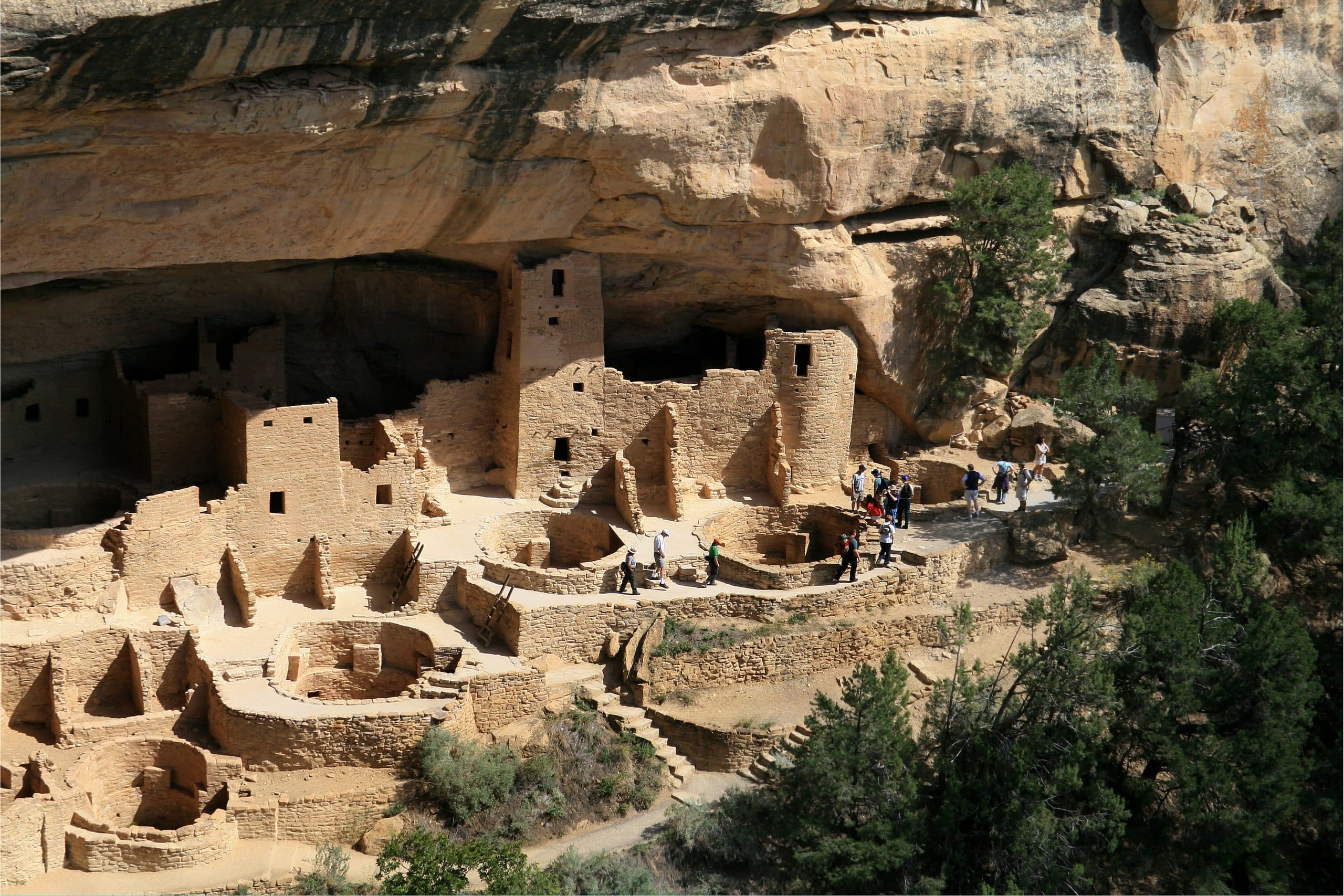 Mesa_Verde_National_Park_Cliff_Palace_Right_Part_2006_09_12